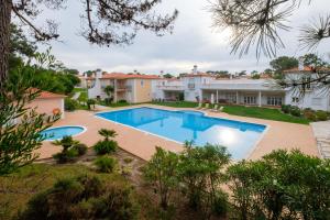 The swimming pool at or close to Vila dos Principes