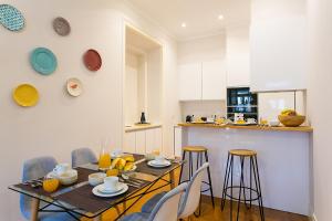 a kitchen with a table and chairs in a room at LovelyStay - Cozy 3BDR Apartment in Estrela in Lisbon