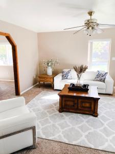a living room with a white couch and a coffee table at Bryce Countryside Residence in Tropic