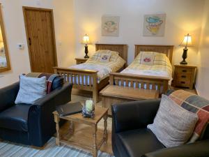 Gallery image of The Reindeer Retreat Buttercup Twin in Kidwelly