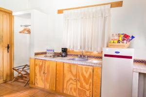Kuchyň nebo kuchyňský kout v ubytování Cabañas Sierra Mazamitla