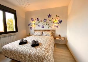 A bed or beds in a room at Las Casetas de Mateu