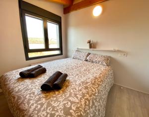 A bed or beds in a room at Las Casetas de Mateu