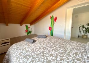 A bed or beds in a room at Las Casetas de Mateu