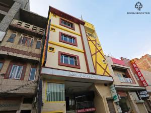 A fachada ou entrada em Hotel Sehmi's Best Rest Inn