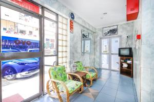 TV a/nebo společenská místnost v ubytování Super OYO 1159 Hotel New Sabah + 25 fotografií