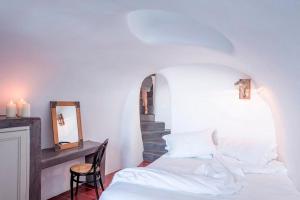 a bedroom with two beds and a desk with a mirror at Luxury Santorini Villa Secret Escape Villa Private Pool Sea Caldera View 2 BDR Oia in Thólos