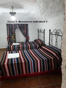 Postel nebo postele na pokoji v ubytování Cuevas Lourdes