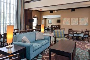 Posezení v ubytování Staybridge Suites O'Fallon Chesterfield by IHG