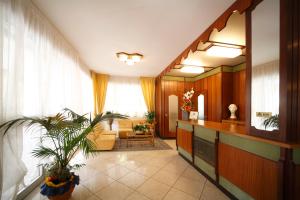 Majoituspaikan Hotel Devon Rooms & Breakfast aula tai vastaanotto