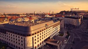 Výhľad na mesto Bratislava alebo výhľad na mesto priamo z hotela