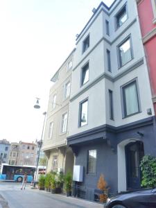 The building in which az apartmanhoteleket is located