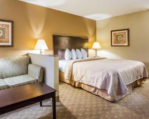 Voodi või voodid majutusasutuse Quality Inn & Suites Greenville I-65 toas