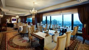 A seating area at Crowne Plaza Istanbul Asia by IHG