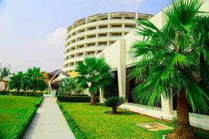 Ogród w obiekcie Holiday Inn Tuxpan - Convention Center by IHG