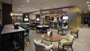阿伯丁机场皇冠假日酒店餐厅或其他用餐的地方