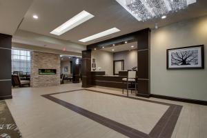 הלובי או אזור הקבלה ב-Staybridge Suites Plano - The Colony, an IHG Hotel