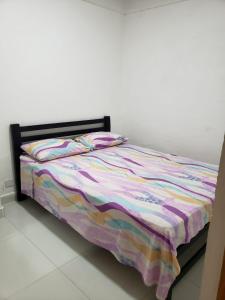 Voodi või voodid majutusasutuse Apartamentos Paraíso -Rodadero Sur- toas
