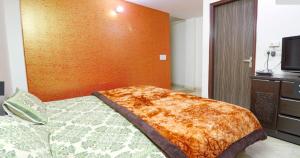 Postel nebo postele na pokoji v ubytování SSS Group Hotel, Dwarka, New Delhi