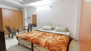 Postel nebo postele na pokoji v ubytování SSS Group Hotel, Dwarka, New Delhi