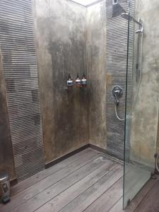 A bathroom at Batu Agung Laplapan