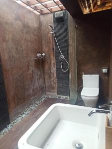 Kupatilo u objektu Batu Agung Laplapan