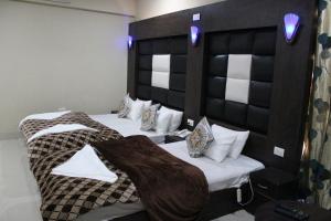 Ένα ή περισσότερα κρεβάτια σε δωμάτιο στο Hotel Samar
