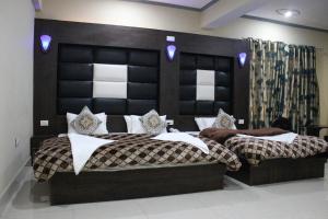 Ένα ή περισσότερα κρεβάτια σε δωμάτιο στο Hotel Samar