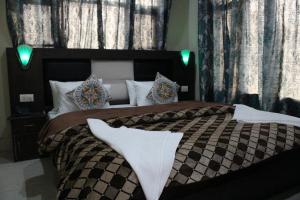 Ένα ή περισσότερα κρεβάτια σε δωμάτιο στο Hotel Samar