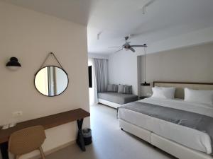 Posteľ alebo postele v izbe v ubytovaní Sirios Village Hotel & Bungalows - All Inclusive