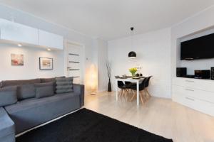 Televízia a/alebo spoločenská miestnosť v ubytovaní Imperial Apartments - Marina