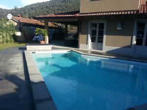 The swimming pool at or close to B&B Pieve Degli Artisti