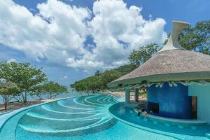 Bazén v ubytování Island Escape Burasari - SHA Extra Plus nebo v jeho okolí