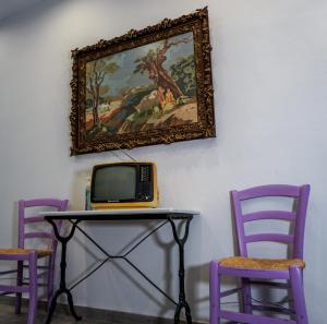 Μια τηλεόραση ή/και κέντρο ψυχαγωγίας στο Aphrodite Art Hotel Aegina