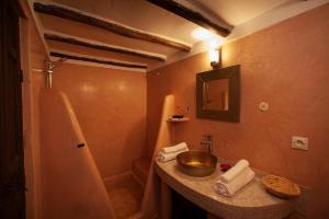 Koupelna v ubytování Riad Khabia & Spa