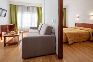 TV a/nebo společenská místnost v ubytování Hotel Anjos