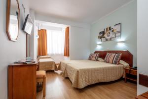 Postel nebo postele na pokoji v ubytování Hotel Anjos + 26 fotografií