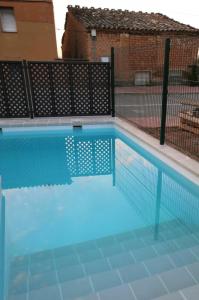 The swimming pool at or close to Las Casetas de Mateu