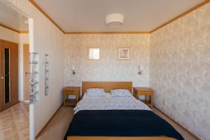 En eller flere senge i et værelse på Hotel Chemodan