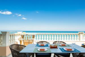 a table and chairs with a view of the ocean at Birais Beach Studios in Rethymno