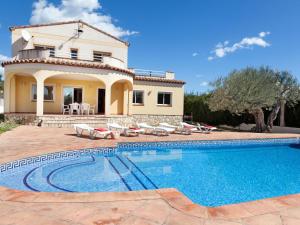 Bazén v ubytovaní Villa Villa Cala Llenya by Interhome alebo v jeho blízkosti