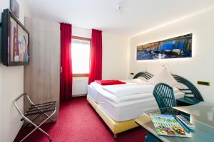 Ένα ή περισσότερα κρεβάτια σε δωμάτιο στο Landgasthof Tönnes