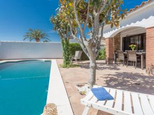 Bazén v ubytovaní Holiday Home Falconera by Interhome alebo v jeho blízkosti