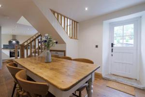 Gallery image of 5 Star Cottage on the Green with Log Burner - Dog Friendly in Austwick