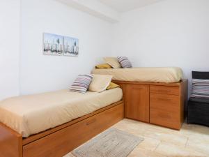 Postel nebo postele na pokoji v ubytování Apartment Las Caracolas by Interhome