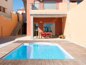 Bazén v ubytování Apartment Las Caracolas by Interhome nebo v jeho okolí