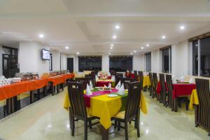 Ресторант или друго място за хранене в Regenta Resort MARS Valley View Shoghi