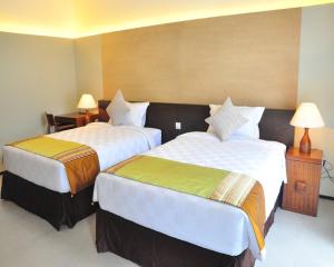 Postel nebo postele na pokoji v ubytování Hotel Neo+ Green Savana Sentul City
