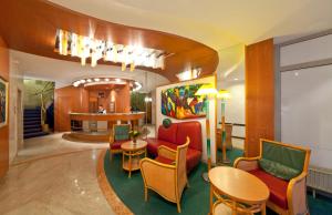 A seating area at Hotel Boulevard