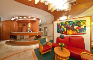 A seating area at Hotel Boulevard
